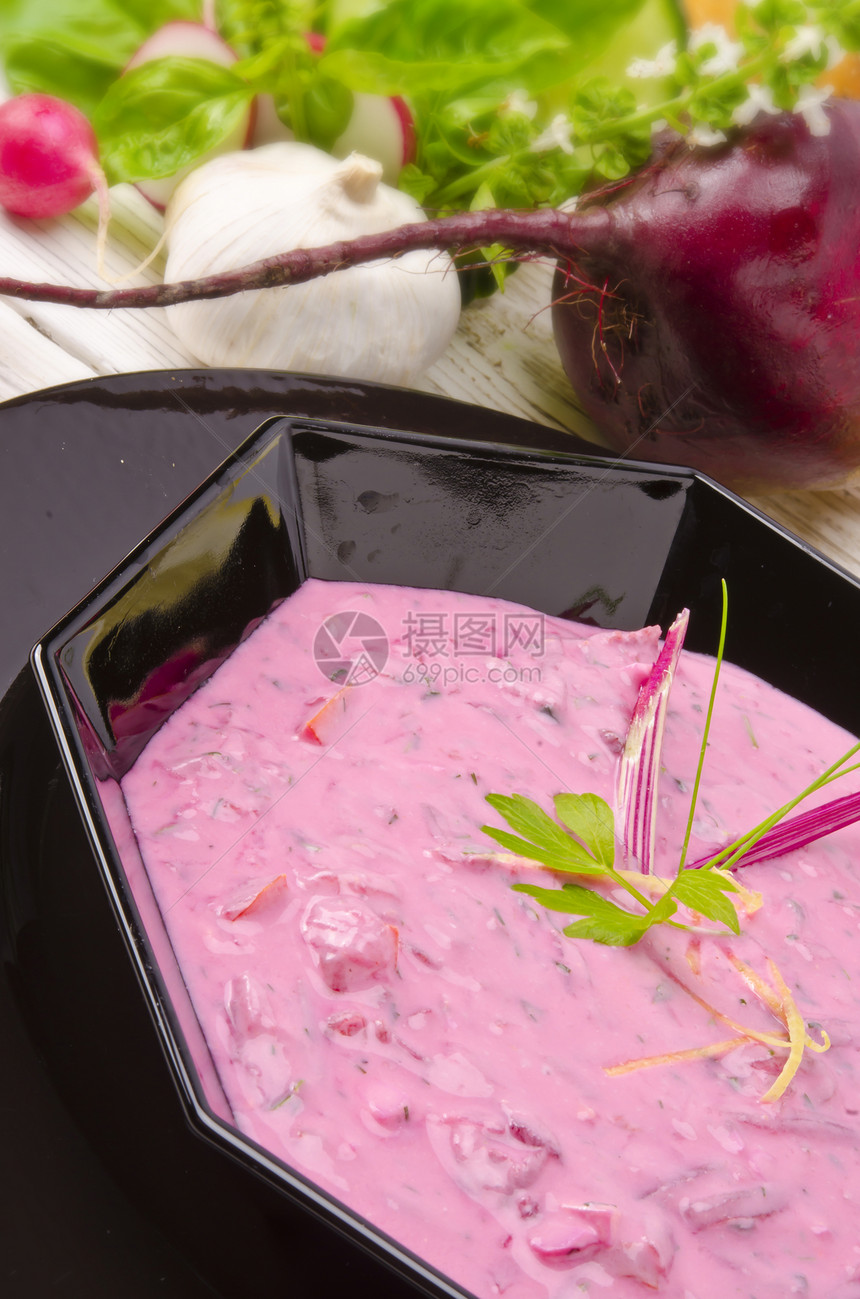 冷甜菜汤香气黄瓜牛奶蔬菜午餐芳香派对盘子酸奶玻璃图片