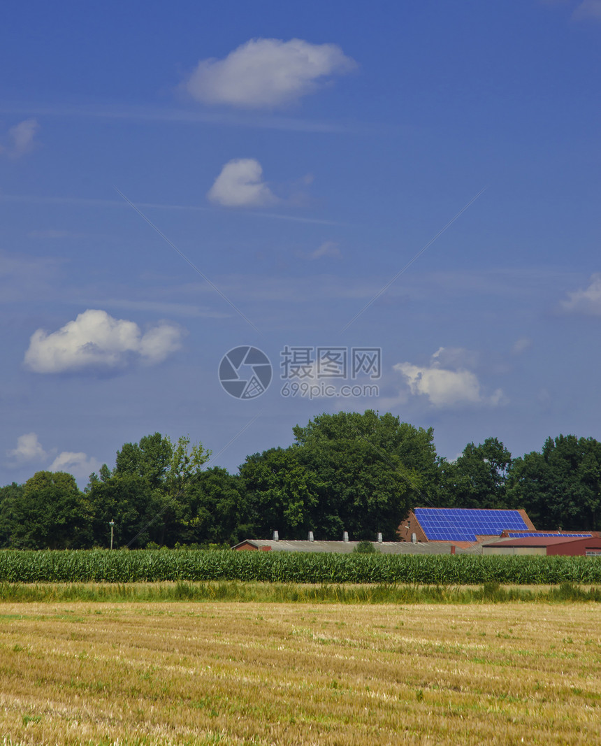 具有太阳能模块的农户房农业集电极技术蓝色建筑学植物力量建筑房子阳光图片