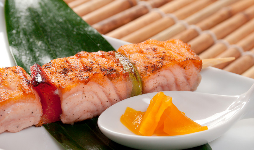 日本白菜鲑鱼美食竹子食物烧烤沙爹餐厅推介会盘子白色烹饪图片