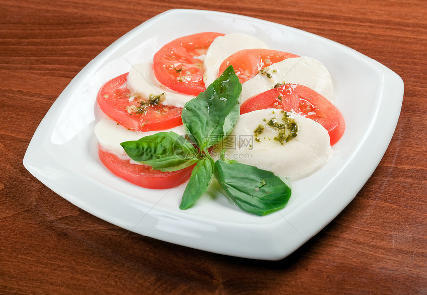 调制马扎罗拉和西红柿蔬菜厨房烹饪饮食美食沙拉传统午餐食物早餐图片
