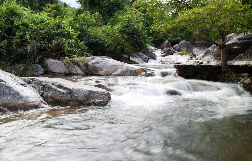 Kao Chon 瀑布 叻丕府 泰国发源地河道岩石森林叶子运动溪流旅行天堂地面图片