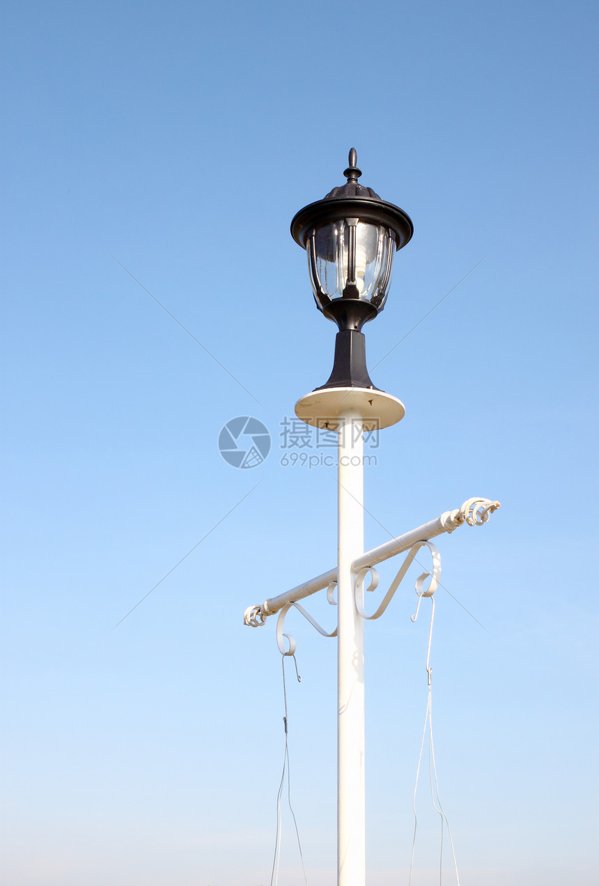 旧灯台天空电气蓝色街道地标城市历史邮政灯柱金属图片