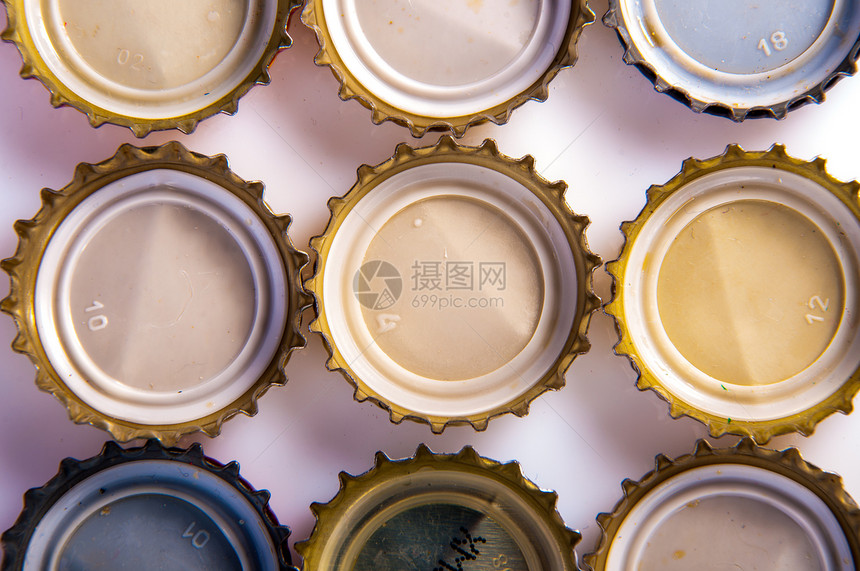 啤酒瓶盖帽子开场白皇冠酒吧酒精宏观气体液体瓶子渲染图片