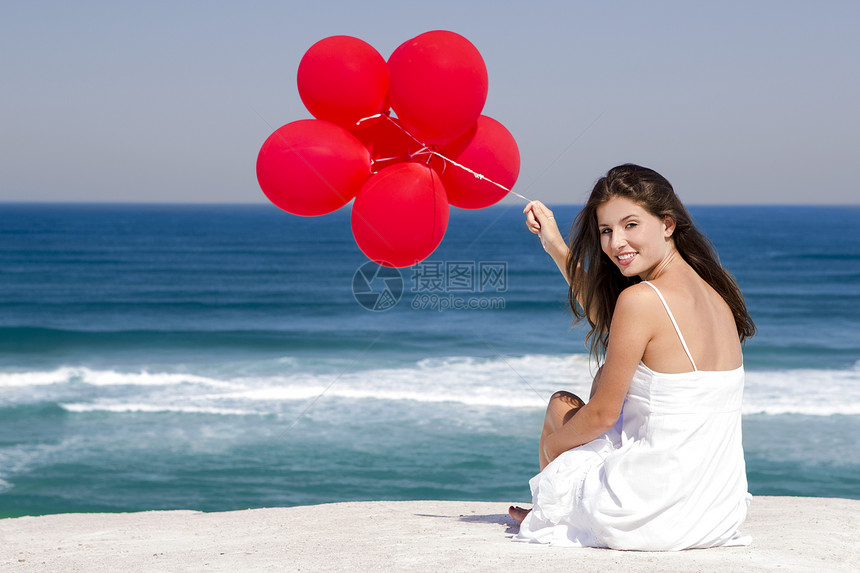 红色芭蕾舞女孩表现力快乐气球青年幸福喜悦晴天闲暇享受飞行图片
