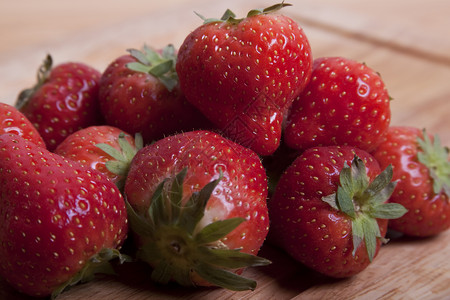 草莓水果绿色红色甜点食物背景图片
