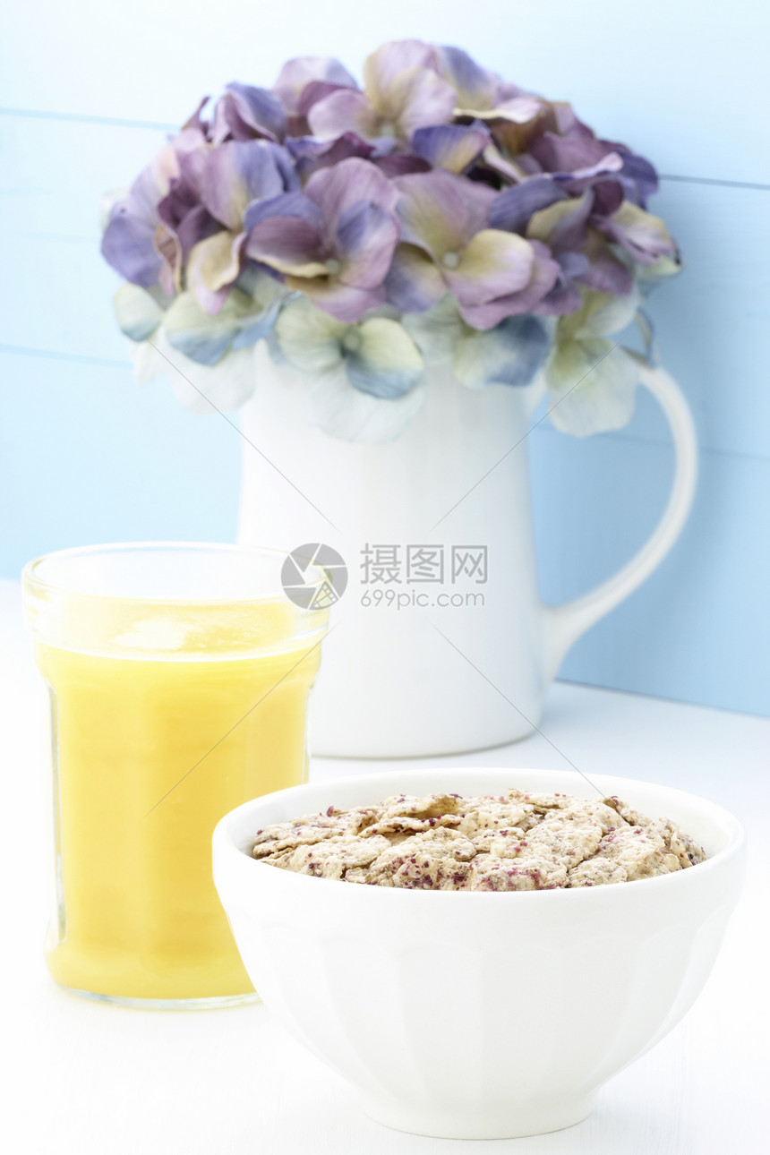 美味和健康的浆果谷物橙子甜点营养奶制品玻璃麦片茶点牛奶酸奶米片图片