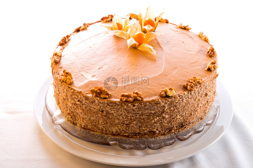 带玫瑰蛋糕的蛋糕餐饮食物桌子咖啡叶子甜点巧克力奶油庆典饼干图片