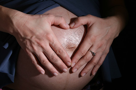 怀孕白色希望生活母性新生女儿父母产妇家庭女性有希望的高清图片素材