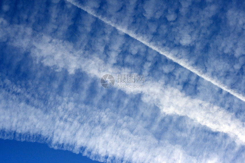 蓝蓝天空太阳蓝色季节气氛晴天水分云景积雨阳光照片图片