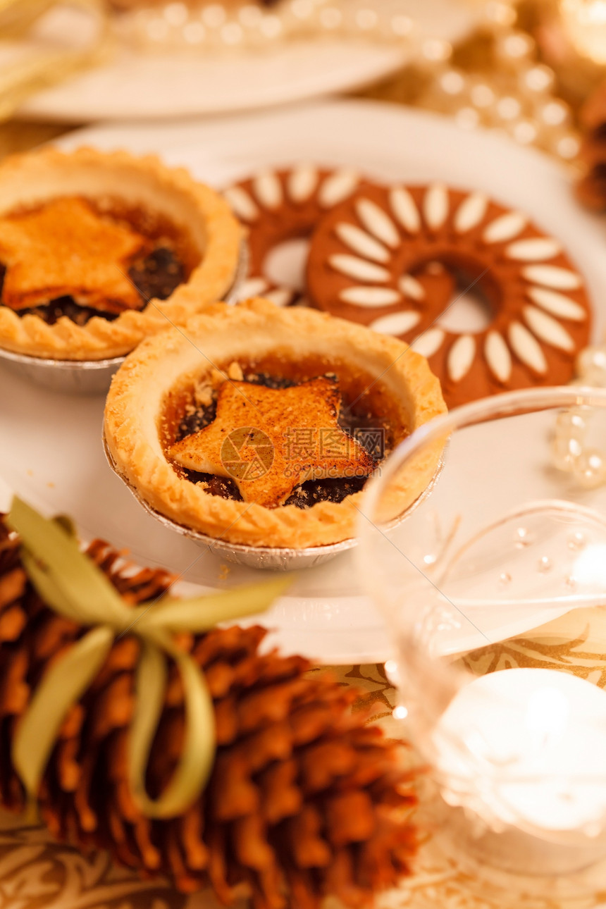 圣诞节甜点锥体水果馅饼照片巧克力丝带星形食物文化金子图片