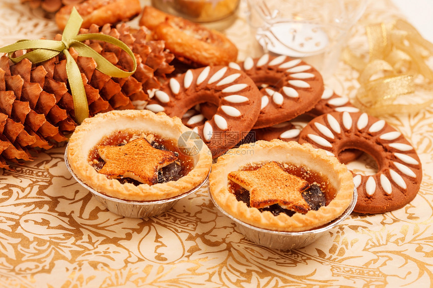 圣诞节甜点食物锥体水果香料星形文化丝带巧克力馅饼金子图片
