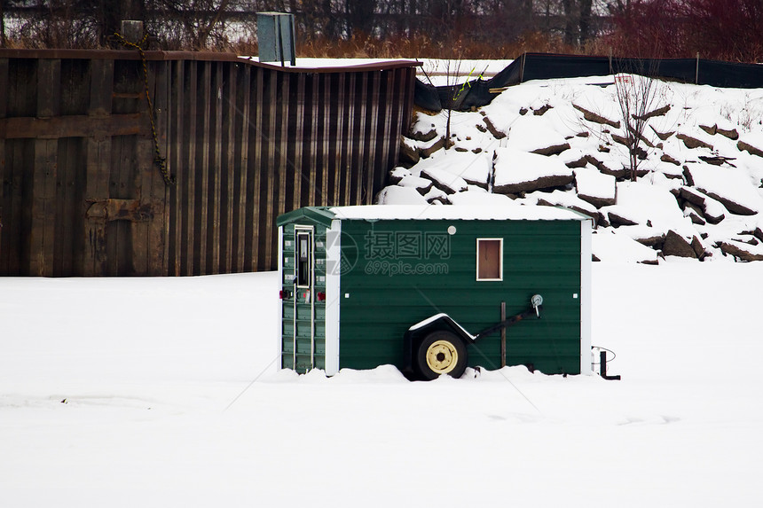 冰冻湖上的鱼屋花园乡愁季节历史性国家寒冷冻结建筑学家园气氛图片