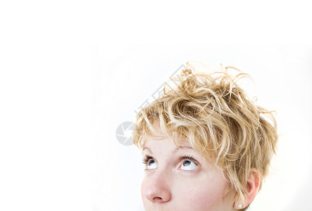 向上向左混合毛发金发女孩床头白色女性发型卷发成人头发中年人美丽高清图片素材