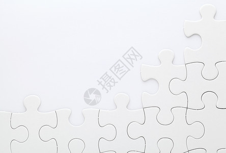 白色背景上的 Jigsaw 拼图游戏闲暇玩具团体纸板背景图片