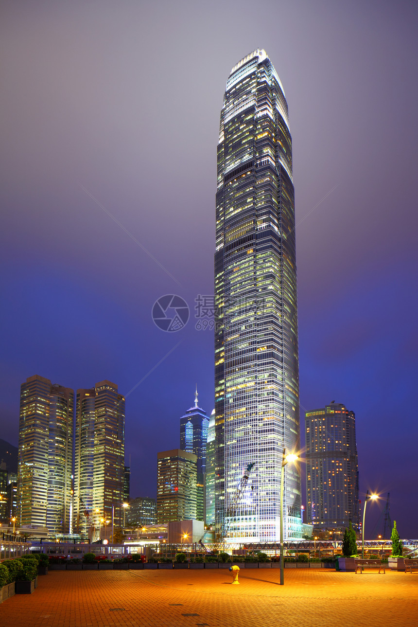 香港市夜景街道场景城市商业建筑景观戏剧性蓝色建筑学辉光图片