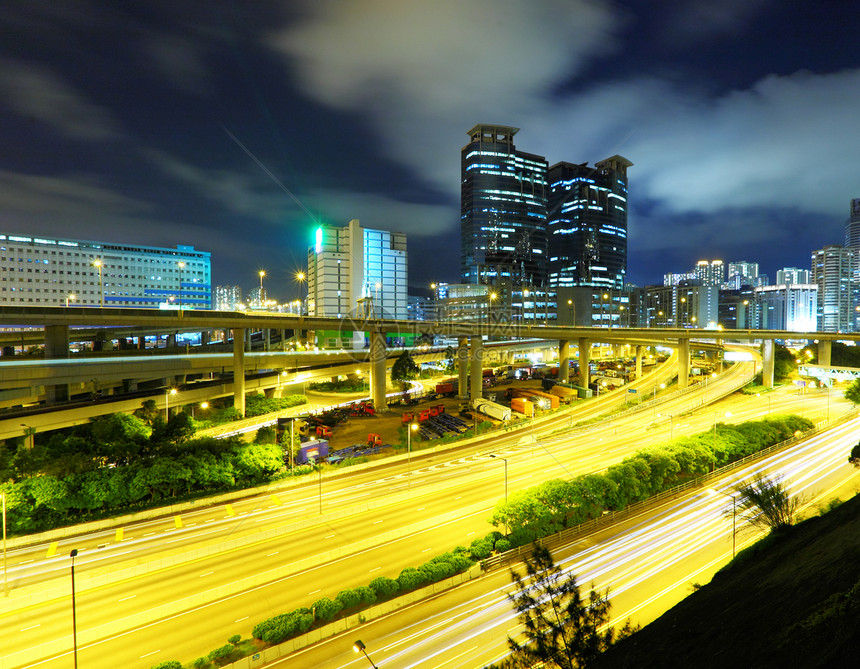 夜间城市交通辉光建筑旅行驾驶地球市中心场景建筑学运输运动图片