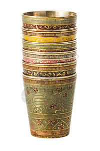 白底带装饰品的铜杯压花投手雕刻水壶艺术手工玻璃青铜古董风格背景图片