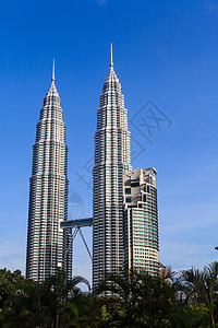 6月6日 看到6月6日的Petronas双塔城市技术工程办公室建筑玻璃金属瓜拉摩天大楼蓝色背景图片