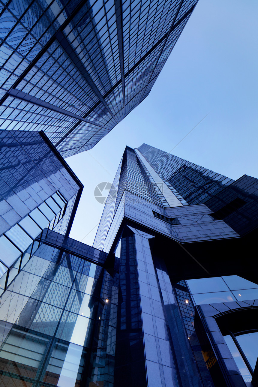 办公大楼技术天际公司窗户玻璃蓝色市中心建筑学反射商业图片