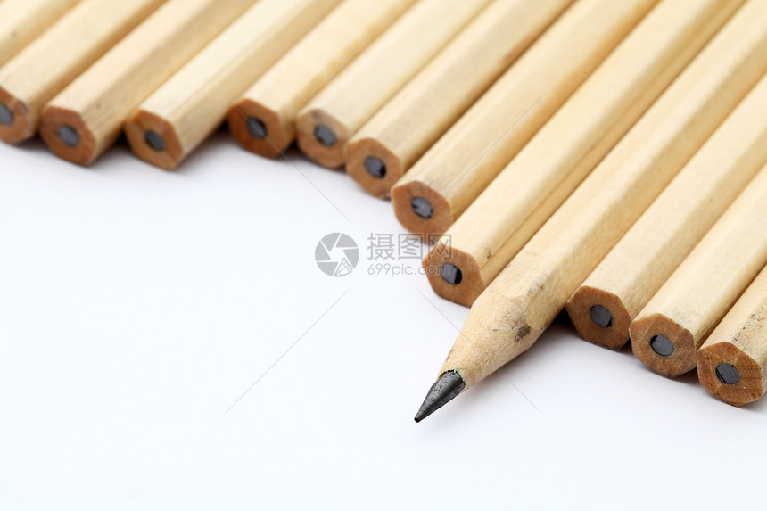 白色背景上的笔商业木头铅笔黄色工作绘画补给品学校办公室图片