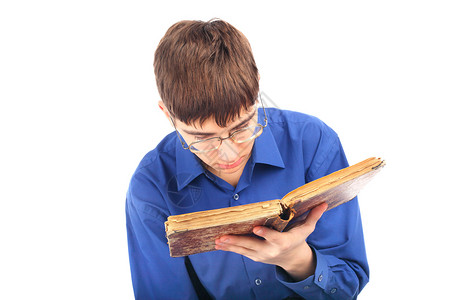 四眼有旧书的青少年眼镜大部男人阅读学习字典教科书热情小说学生背景