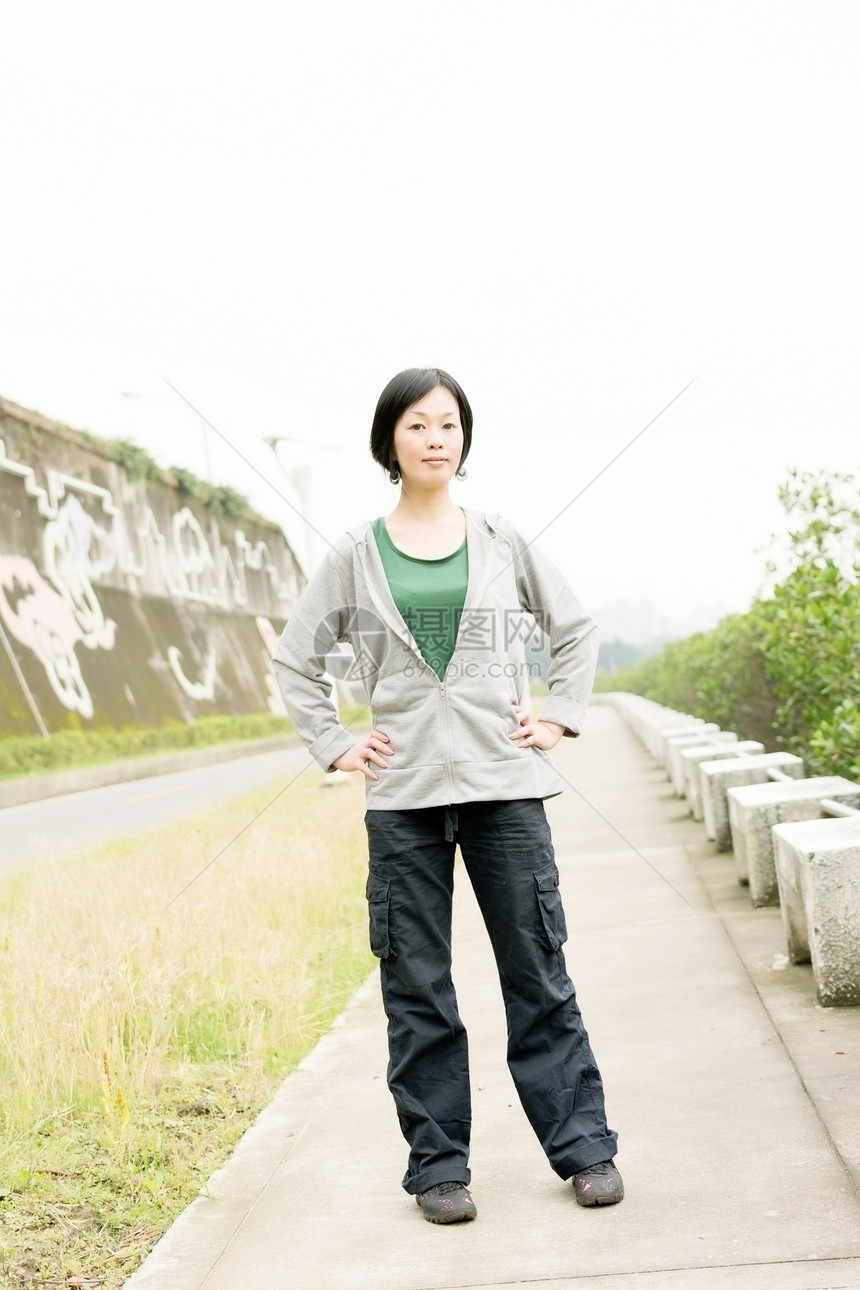 成年亚洲妇女女士数字训练魅力成人火车活力女性健身房体操图片