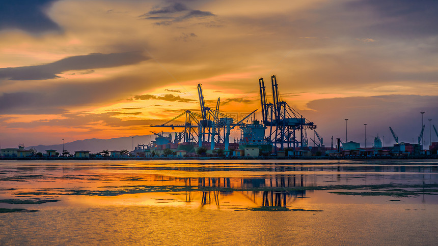吉布提港附近的海岸日落反射港口场景天空支撑图片