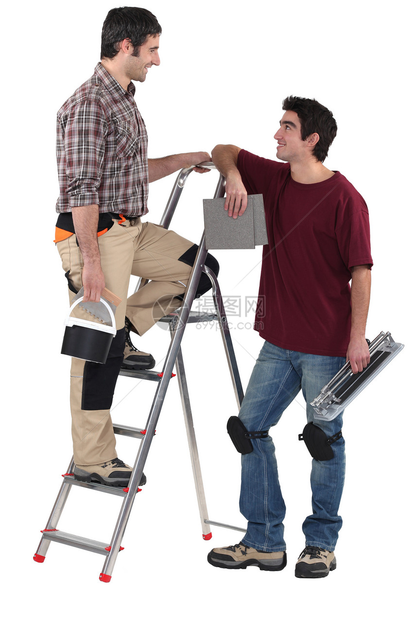 两个男性装饰师男人装修修理工画笔乐趣画家就业劳动墙纸工人图片