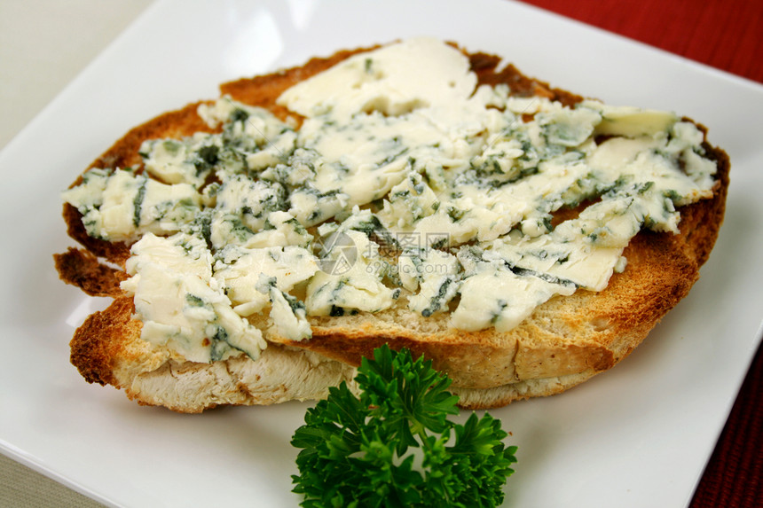 蓝奶酪吐司草药盘子烹饪美味营养美食午餐味道面包小吃图片