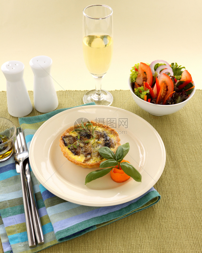 库奇蘑菇味道食物烹饪餐巾沙拉洋葱营养美食午餐糕点图片