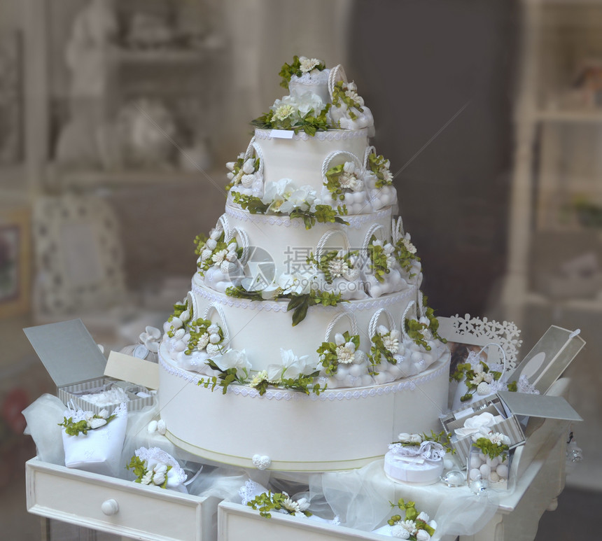 白绿色结婚蛋糕图片