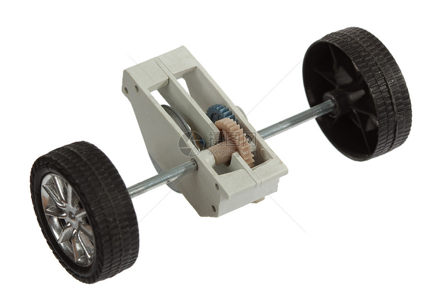 以白色背景隔离的玩具车汽车和轮机塑料金属灰色引擎运动齿轮轮子维修黑色车辆图片
