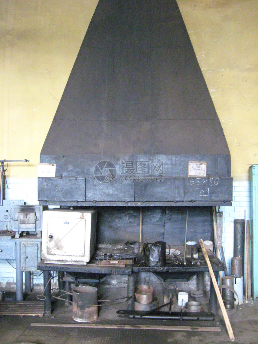 铁匠用黑色旧炉图片