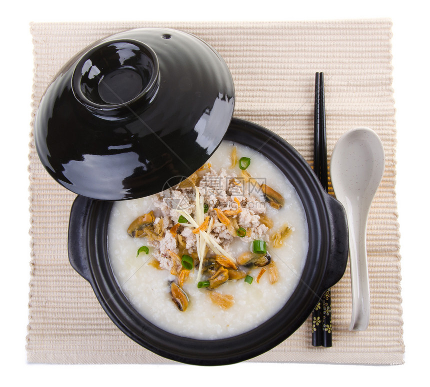传统中国猪肉粥炒饭 在粘土锅中使用草药蔬菜早餐谷物文化烹饪白色水平稀饭美食图片