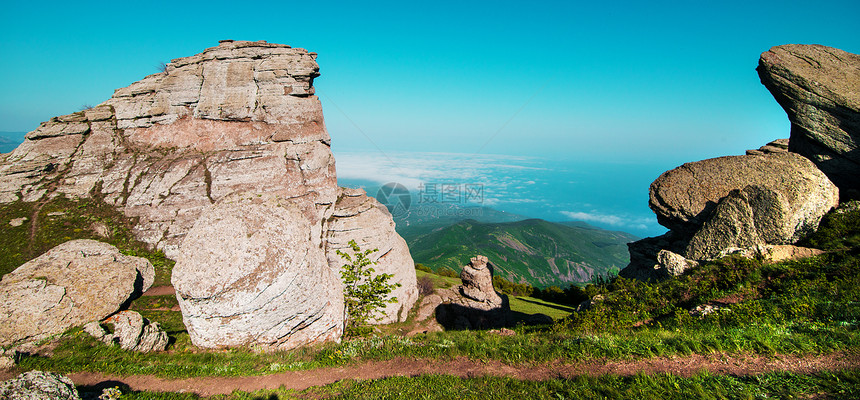 山岳的美丽全景森林流星峡谷高山场景旅游爬坡旅行蓝色风景图片