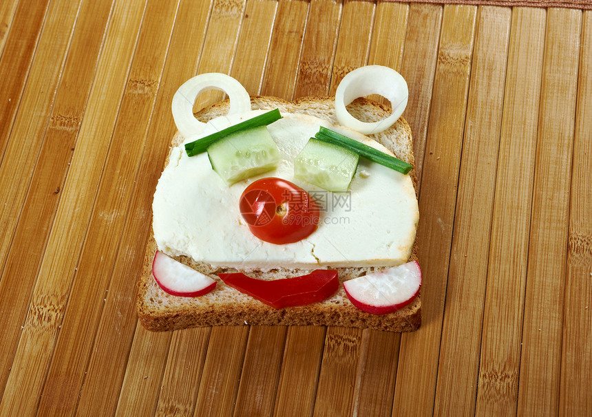 儿童早餐早餐瞳孔盘子孩子辣椒小屋黄瓜美食奶制品面包食物图片