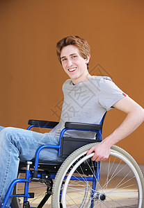 残疾青年男子背景图片