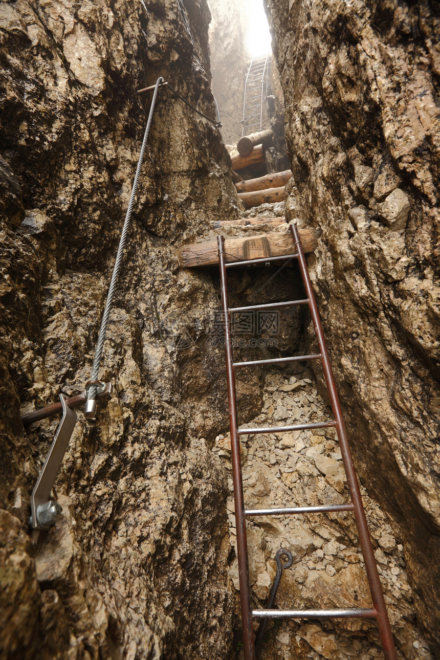 多洛米特楼梯峡谷旅行安全运动洞穴绳索远足石灰石踪迹图片