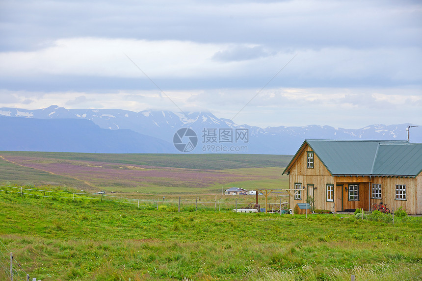 冰岛的房子农场栅栏长椅旅游风景地标建筑宗教蓝色农村图片