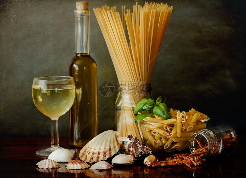带蛤和白葡萄酒的马里纳拉图片