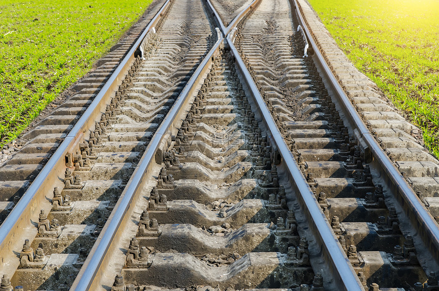 两条铁路到地平线碎石工程技术危险通勤者金属曲线速度小路控制图片