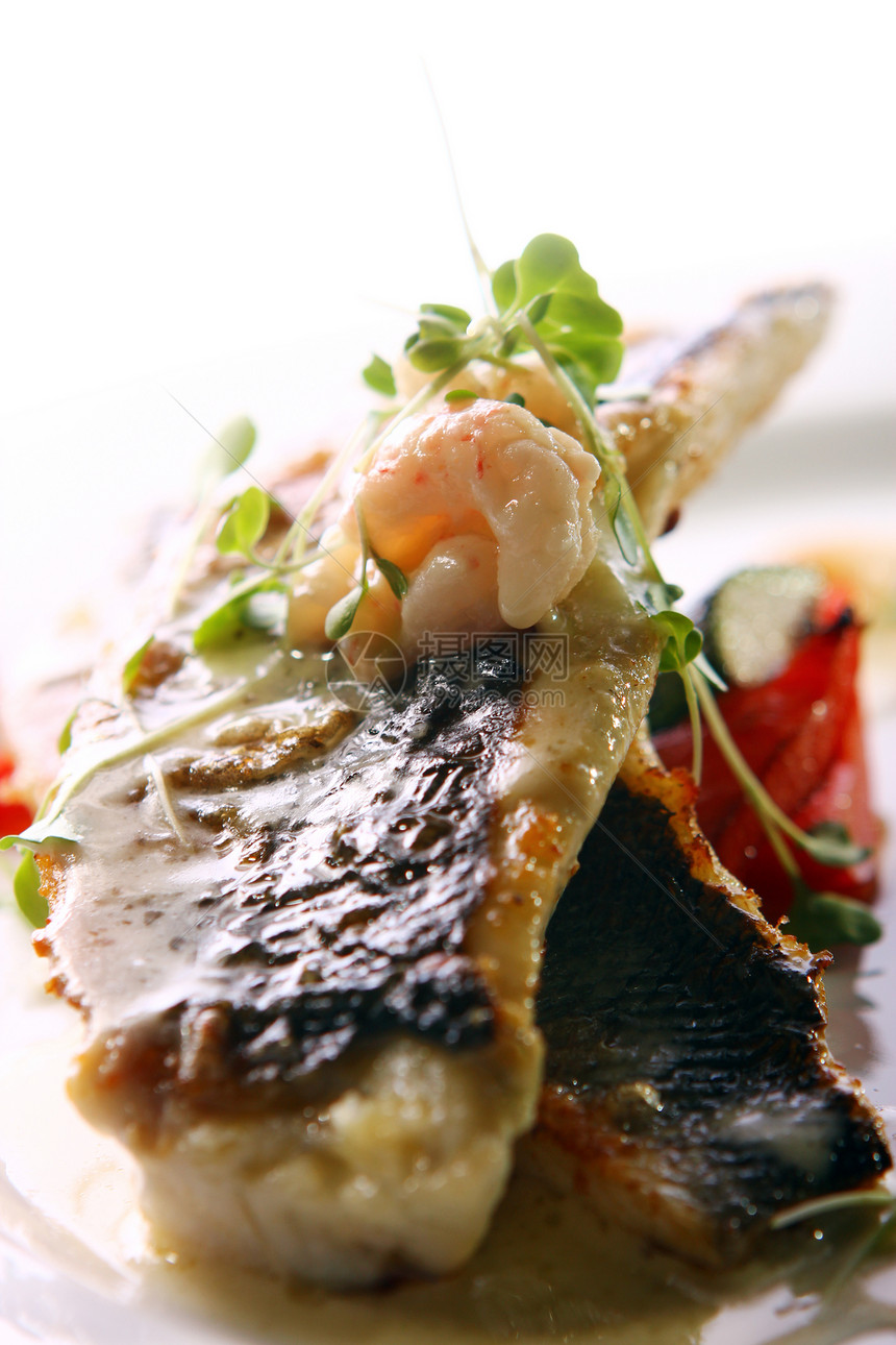 配有大虾的瓜食烤鱼鱼片蔬菜午餐盘子生活饮食餐厅鳕鱼食物营养图片