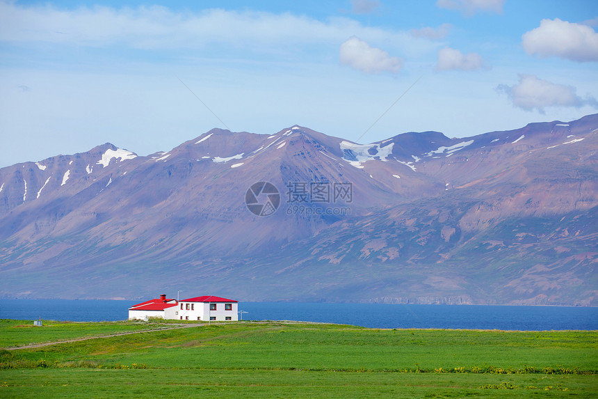 冰岛的房子草地长椅农场蓝色宗教建筑观光农村苔藓旅游图片