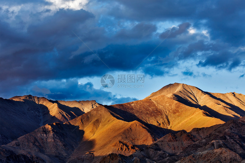 日落时喜马拉雅山风景顶峰山脉高度日出首脑天空旅行图片