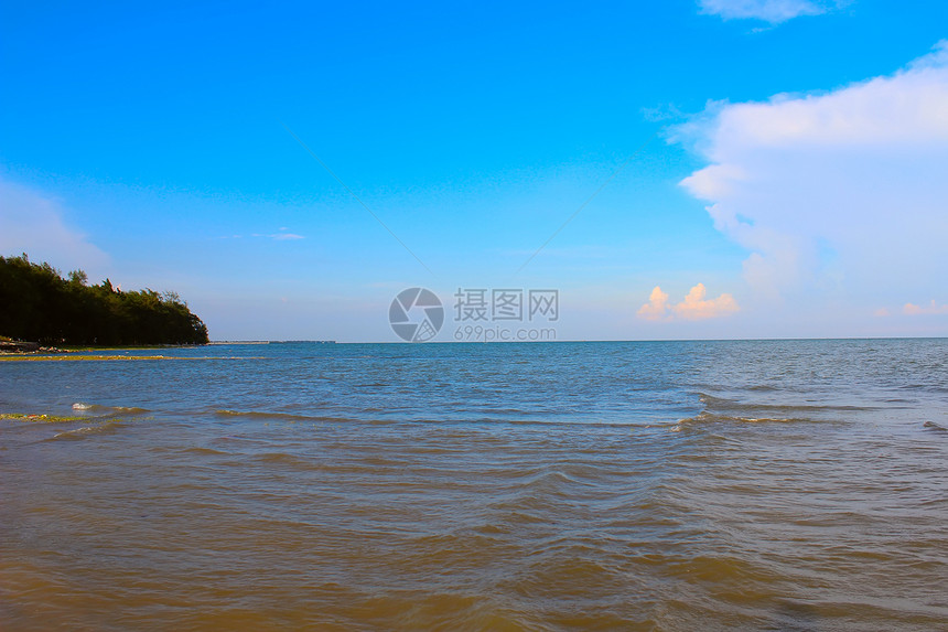 沙滩和热带海冲浪海岸海浪天堂旅行地平线阳光蓝色场景季节图片