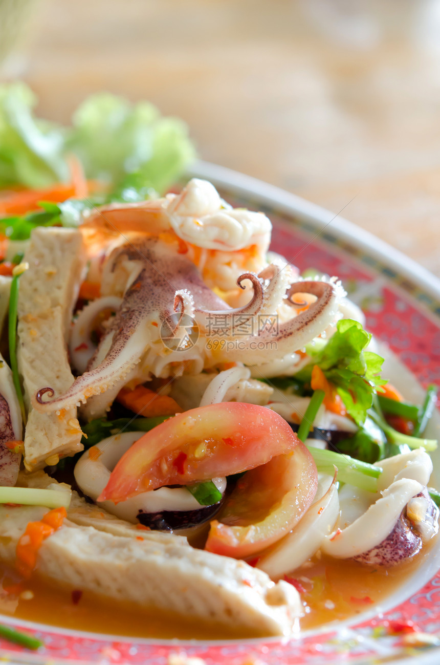 泰式食品香肠盘子蔬菜营养海鲜香料乌贼食物美食沙拉图片