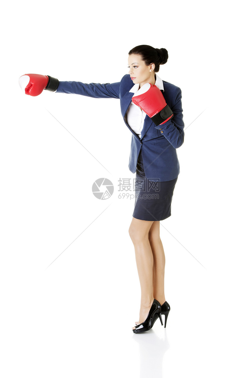 带拳手套的年轻女商务人士秘书管理人员工作室拳头眼睛竞赛套装拳击棕色商务图片