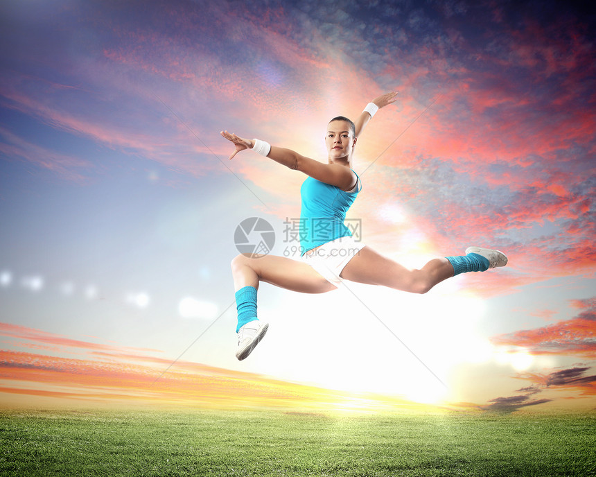 女运动青年运动员锻炼行动自由蓝色演员身体训练健康有氧运动手臂图片