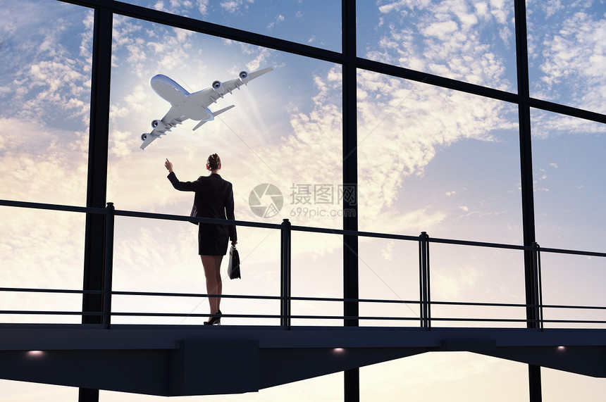 机场女商务人士乘客手提包航班地平线商业女孩展示游客空气旅游图片