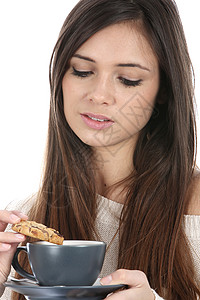 喝杯茶和饼干的女子工作室白色咖啡头发饮料女士黑暗的高清图片素材